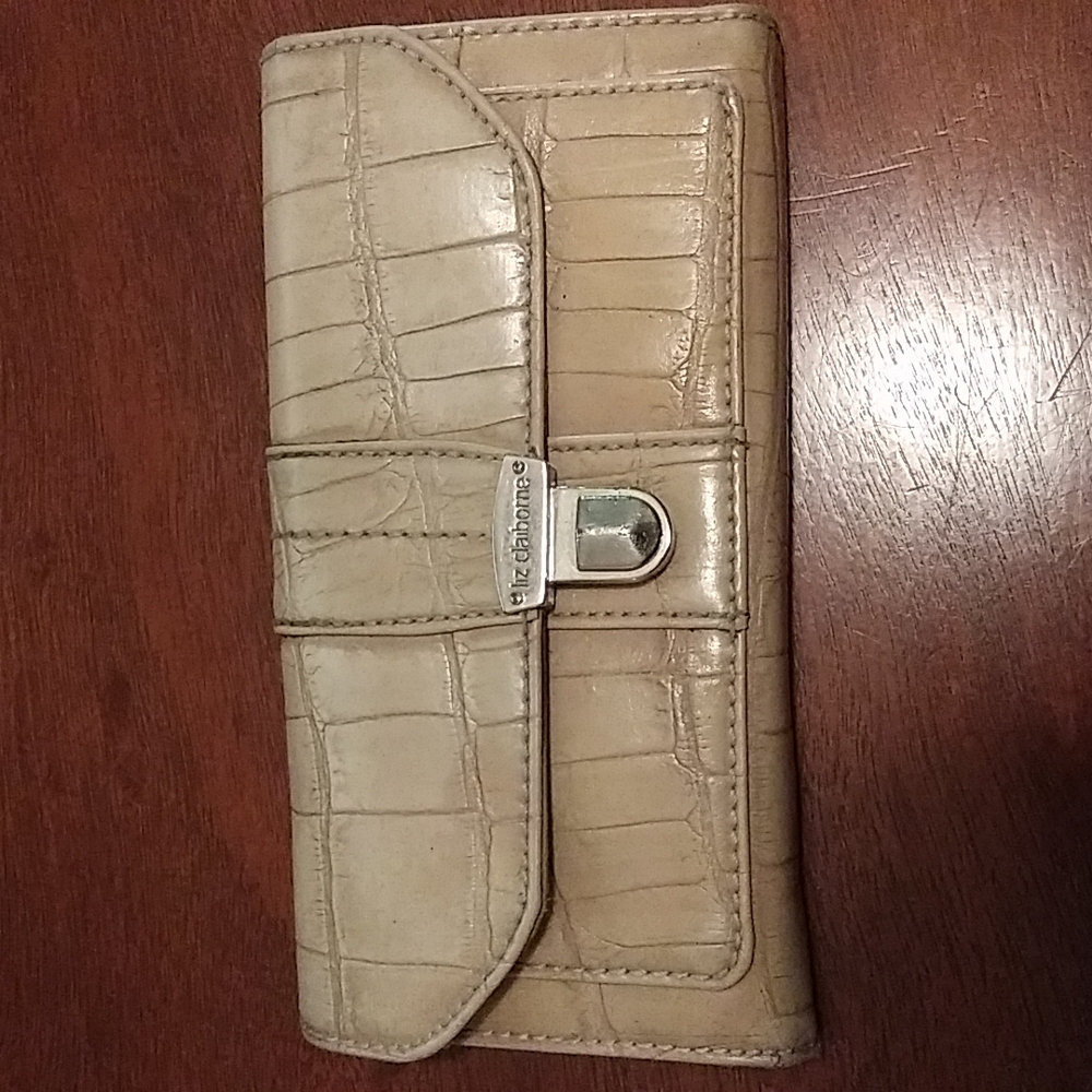 Liz Claiborne 90’s Tri-Fold Tan Wallet